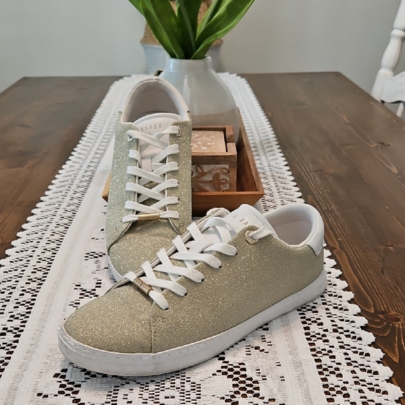 Ted Baker FEEKE Sparkling Gold Sneakers SIZE 7 - Picture 1 of 12